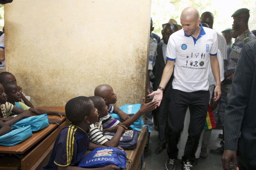 UNDP Goodwill Ambassador Zinédine Zidane (right) meets with students at a school in Bancoumana, Mali