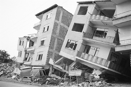 1999 Turkey Earthquake,  By Onur Yolalmis